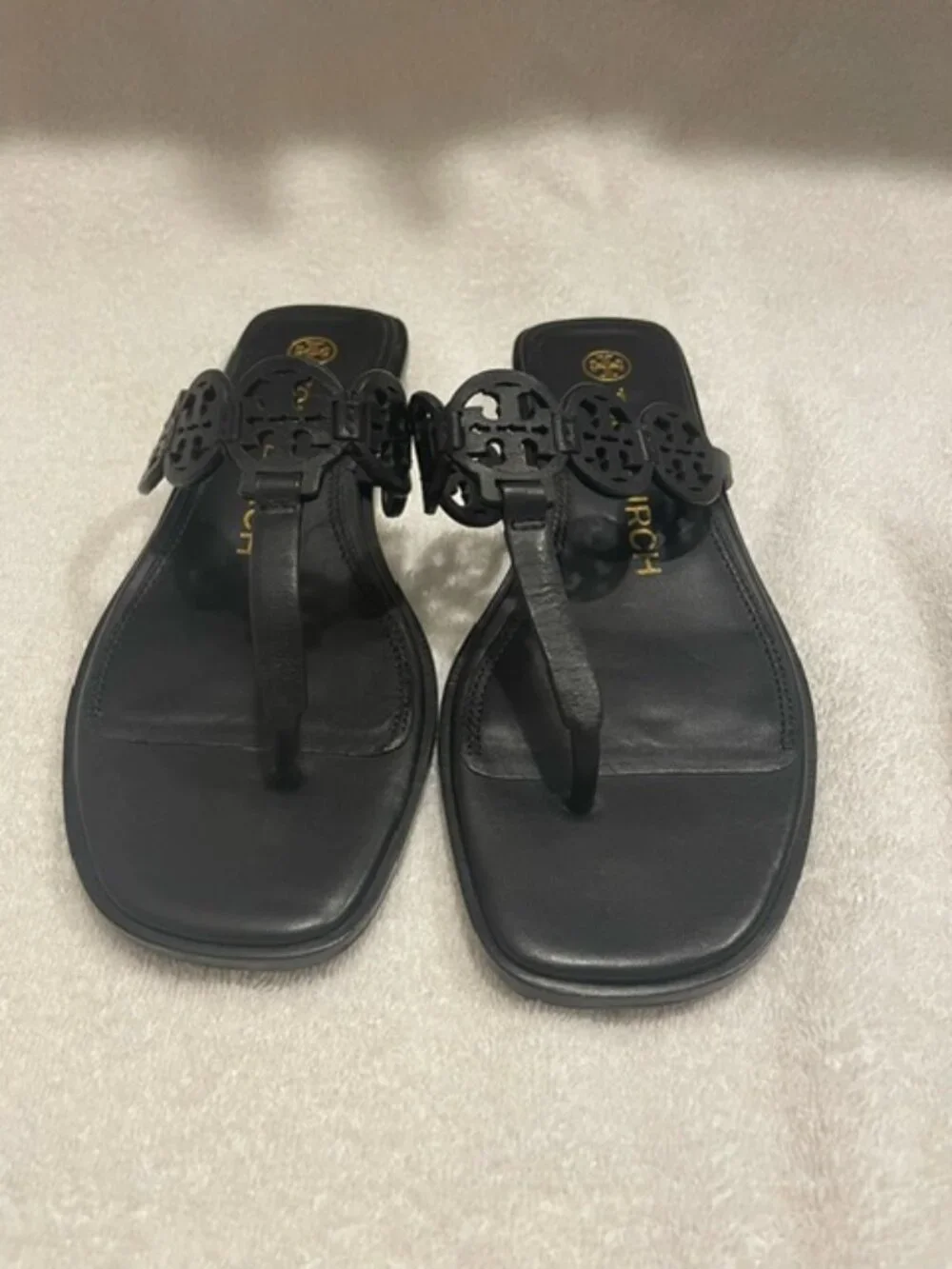 Tory Burch Black Leather Tiny Miller Logo Thong Sandal, size 6 EUC